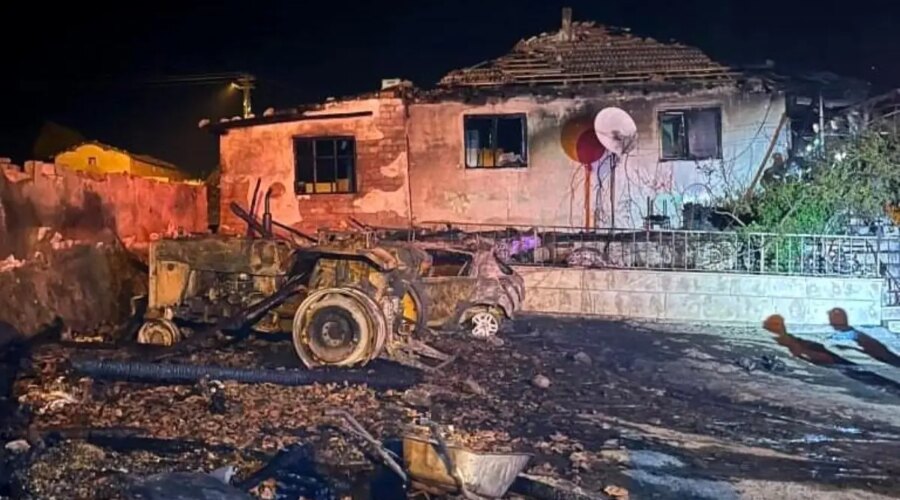 amasyada garaj yangini otomobil ve traktor kullanilamaz hale geldi HfDXKvcl