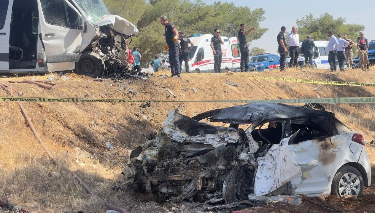 Ceylanpınar’da feci kaza: Bir ölü, 14 yaralı ceylanpinarda feci kaza bir olu 14 yarali mdfjWPyn