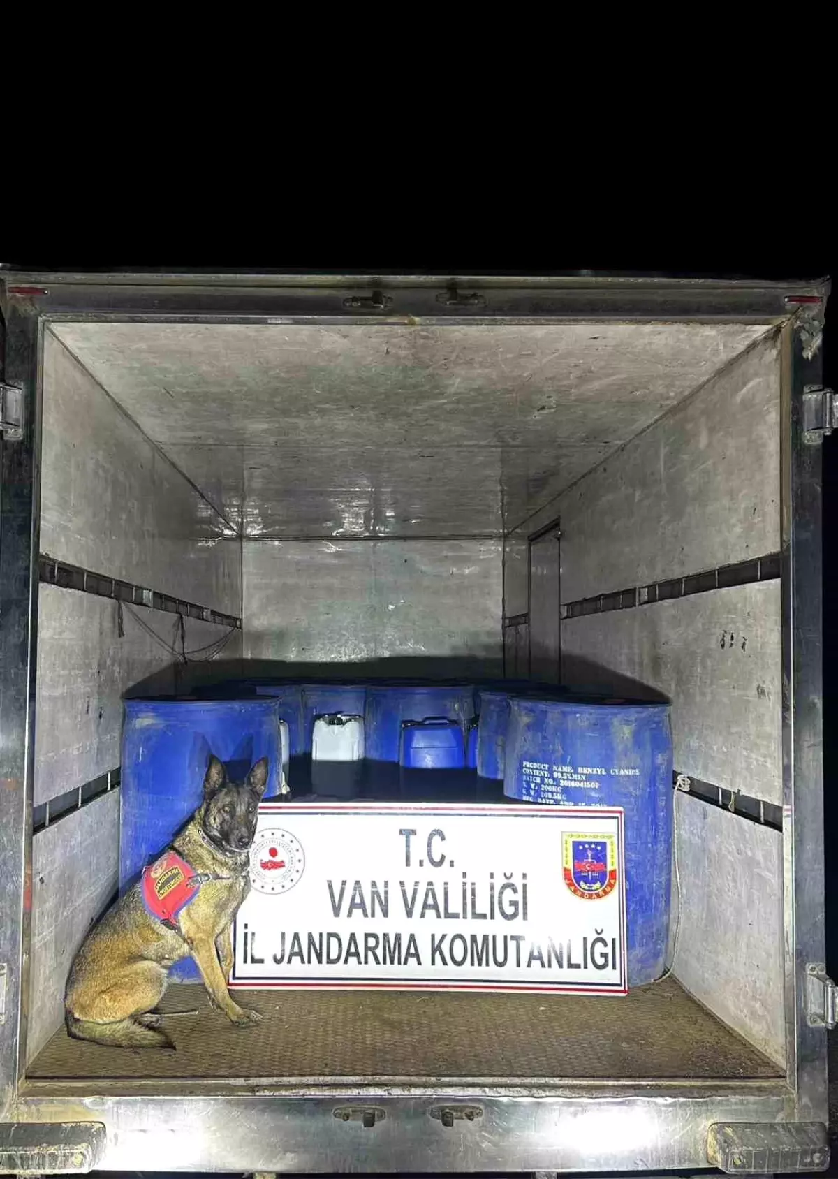 vanda asetik asit ve kostik soda ele gecirildi E2rsRyx9