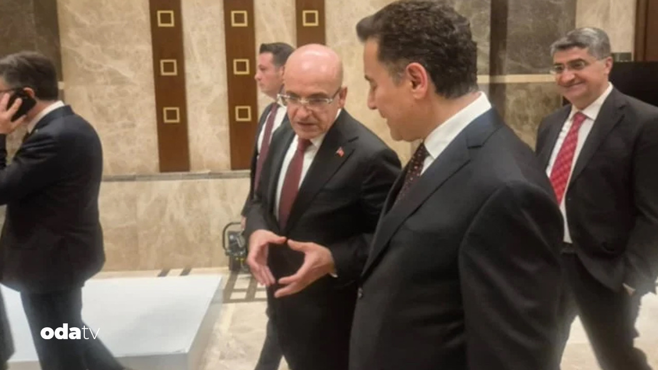 29 ekim resepsiyonunda ali babacan ve mehmet simsek ne konustu NaYBwWE1.jpg