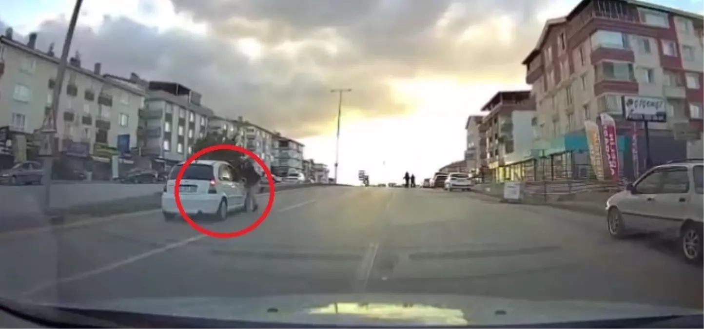 Ankara’da Yayalara Araç Çarptı: 2 Yaralı ankarada yayalara arac carpti 2 yarali shW4luTl.jpg