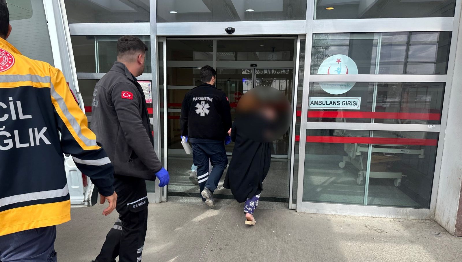 Bebeğin üzerine çaydanlık devrildi bebegin uzerine caydanlik devrildi mCBHb4iE.jpg