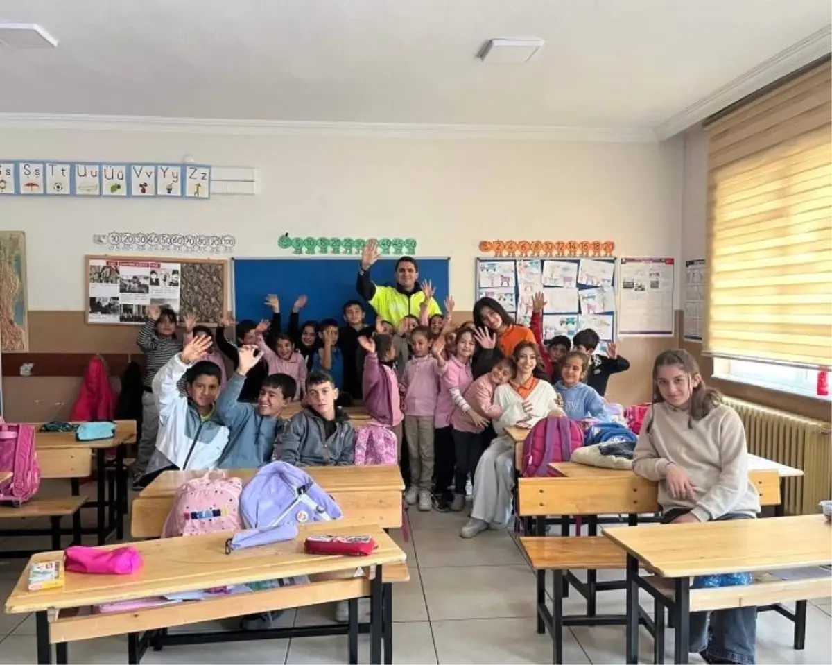 bozuyukte ogrencilere trafik guvenligi semineri duzenlendi qiXj4cXP.jpg