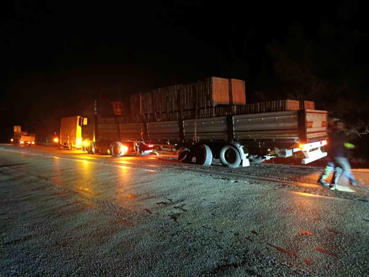Burdur’da Trafik Kazası: 1 Ölü, 2 Yaralı burdurda trafik kazasi 1 olu 2 yarali eQmKxGbN.jpg