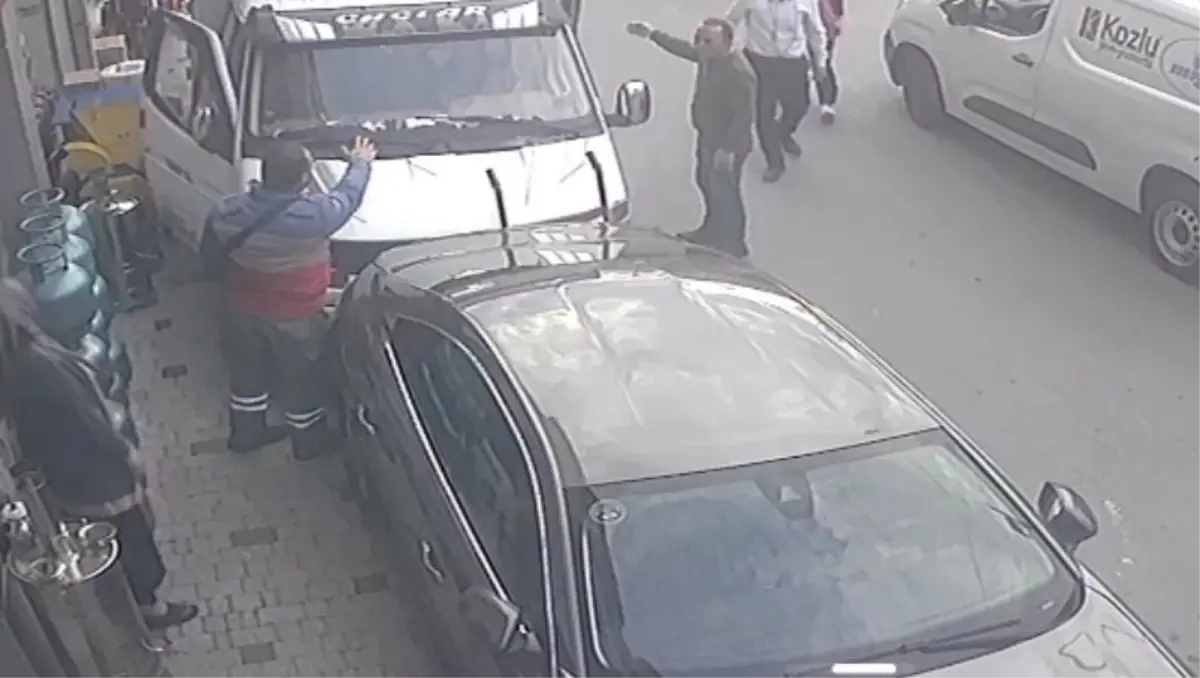 Epilepsi Nöbeti Geçiren Sürücü Kaza Yaptı epilepsi nobeti geciren surucu kaza yapti RQUPlzee.jpg