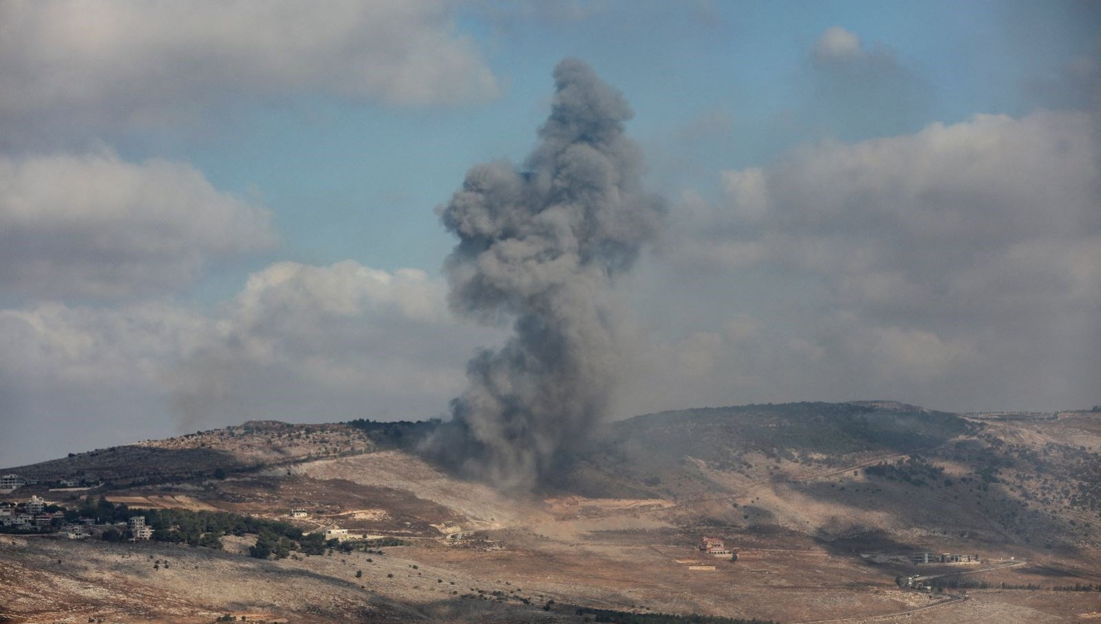 israilden lubnana hava saldirisi XW5if7MT