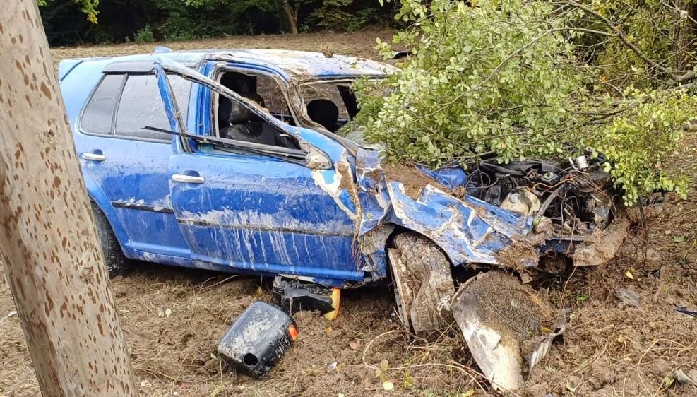 Kontrolden çıkan otomobil tarlaya uçtu kontrolden cikan otomobil tarlaya uctu RtCfJc4y.jpg