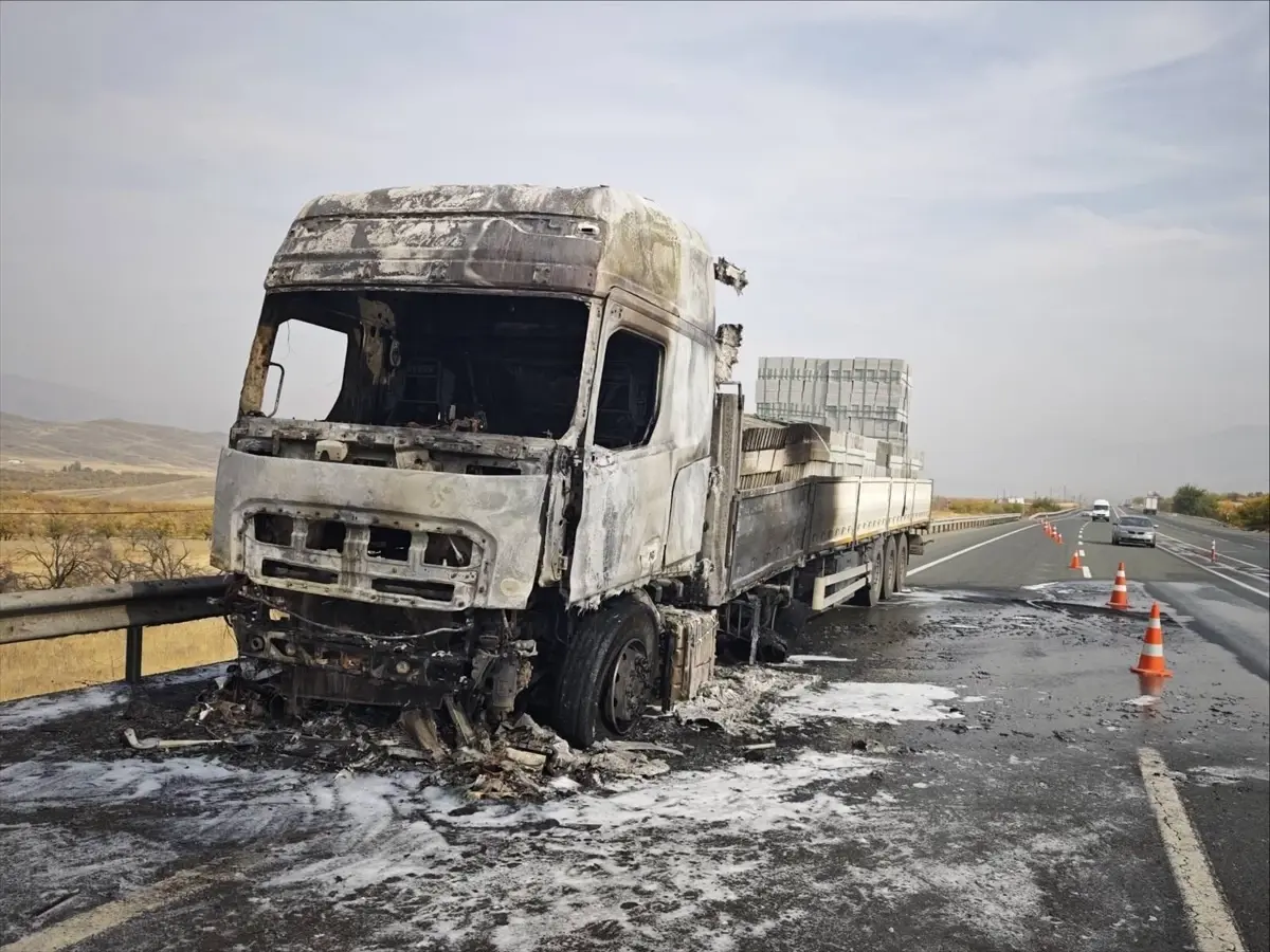 Malatya’da Tırda Yangın Çıktı