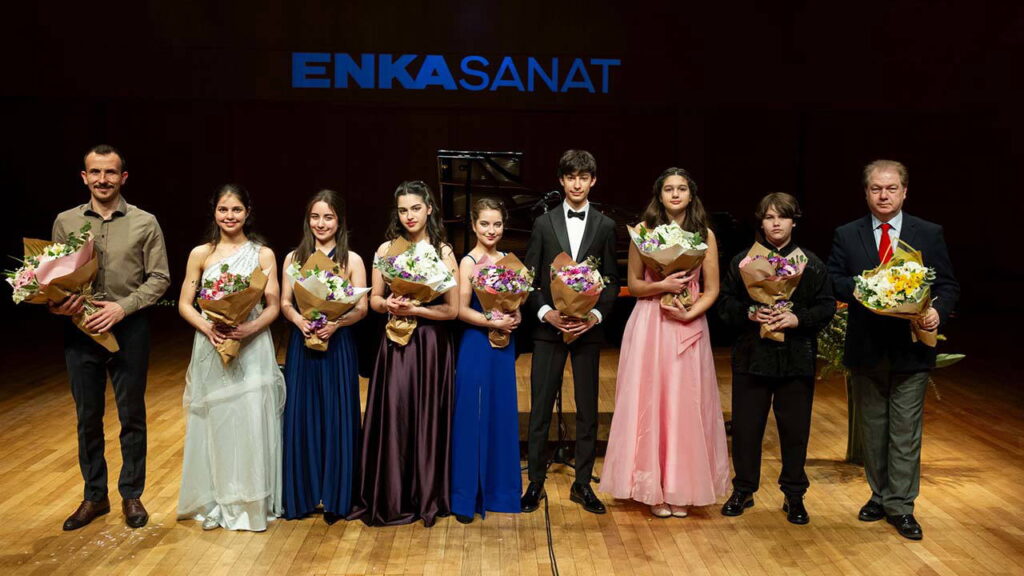 enka-sahnesinde-genc-yildizlar-parladi-9ueA5EVY