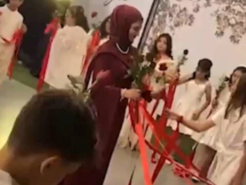 Bazı okullarda sosyal medya odaklı törenler tartışma yarattı: ‘Karne bir düğün seremonisi değildir’